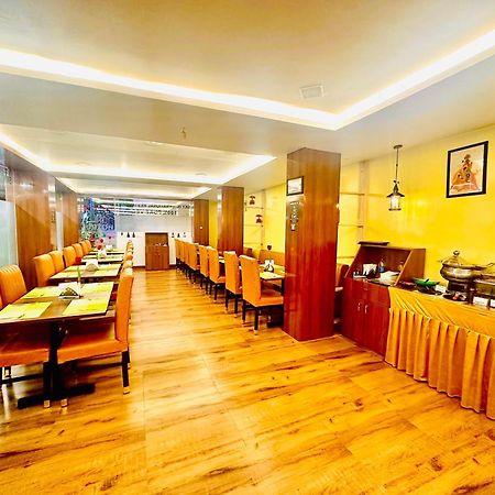 Hotel Sky International- Airport Zone Hyderabad Шамшабад Екстериор снимка