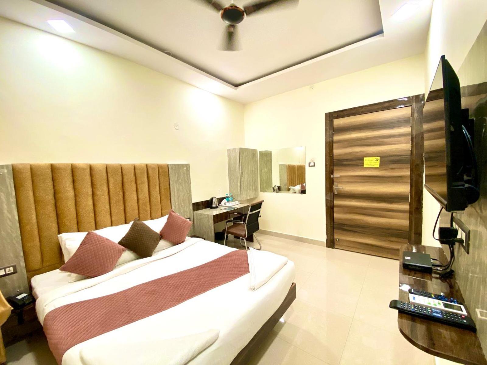 Hotel Sky International- Airport Zone Hyderabad Шамшабад Екстериор снимка