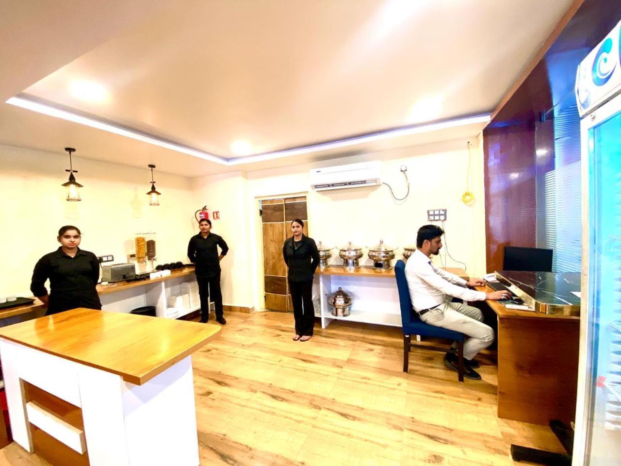 Hotel Sky International- Airport Zone Hyderabad Шамшабад Екстериор снимка