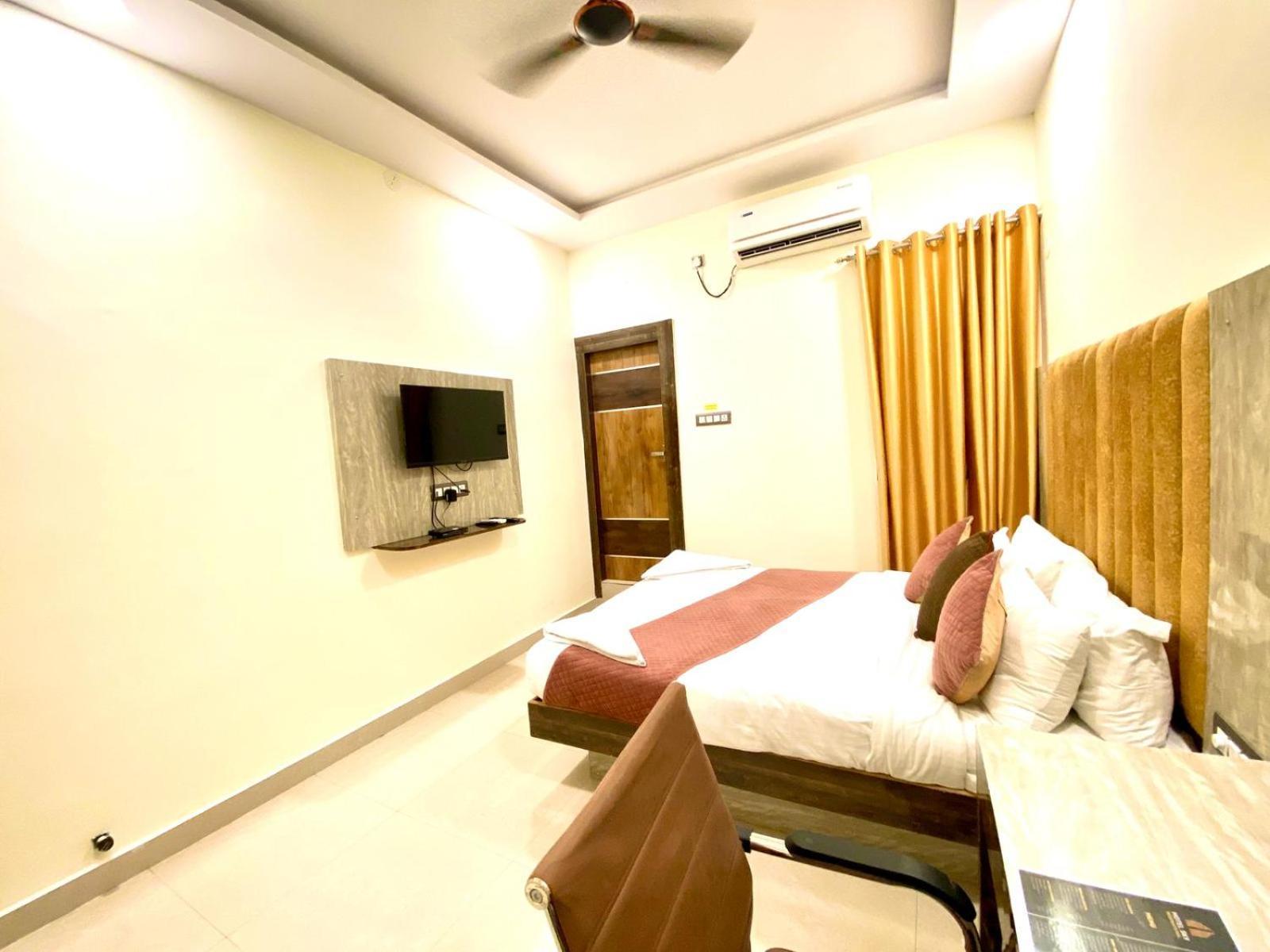 Hotel Sky International- Airport Zone Hyderabad Шамшабад Екстериор снимка