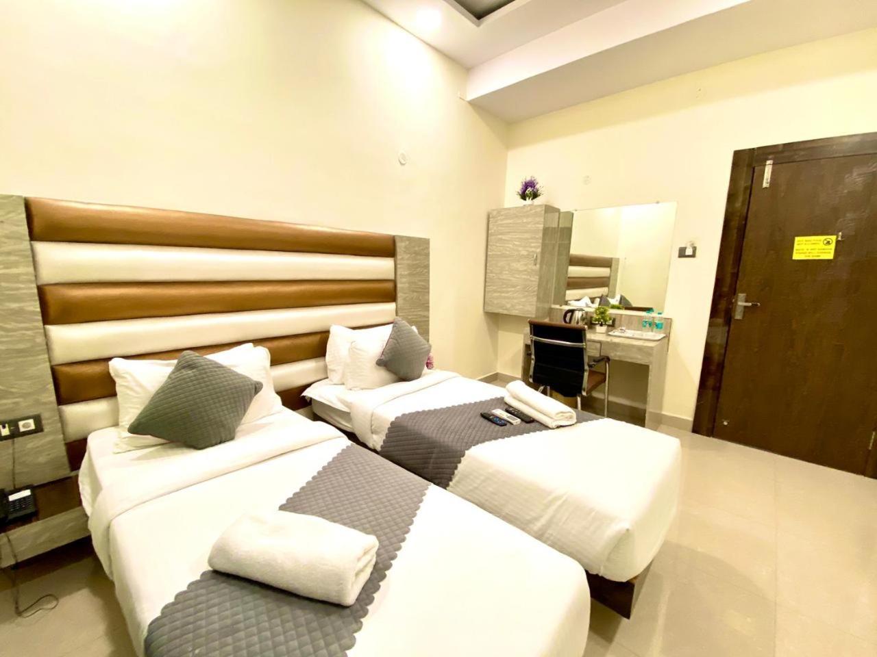 Hotel Sky International- Airport Zone Hyderabad Шамшабад Екстериор снимка