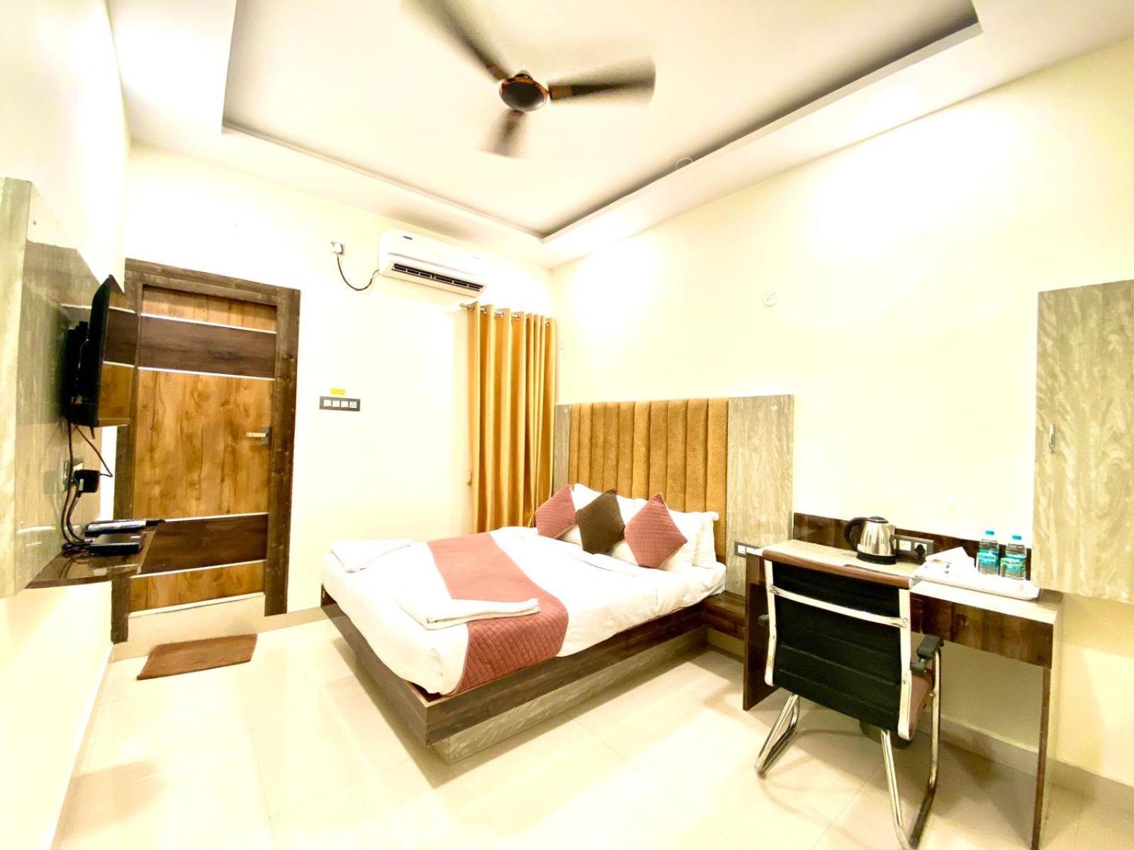 Hotel Sky International- Airport Zone Hyderabad Шамшабад Екстериор снимка