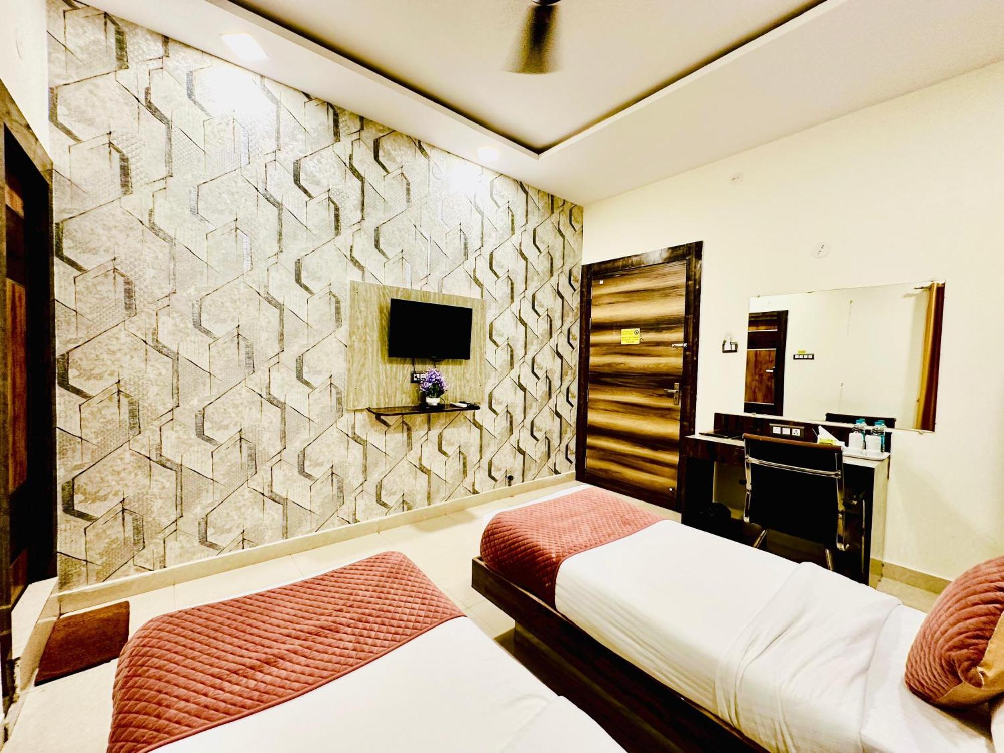 Hotel Sky International- Airport Zone Hyderabad Шамшабад Екстериор снимка