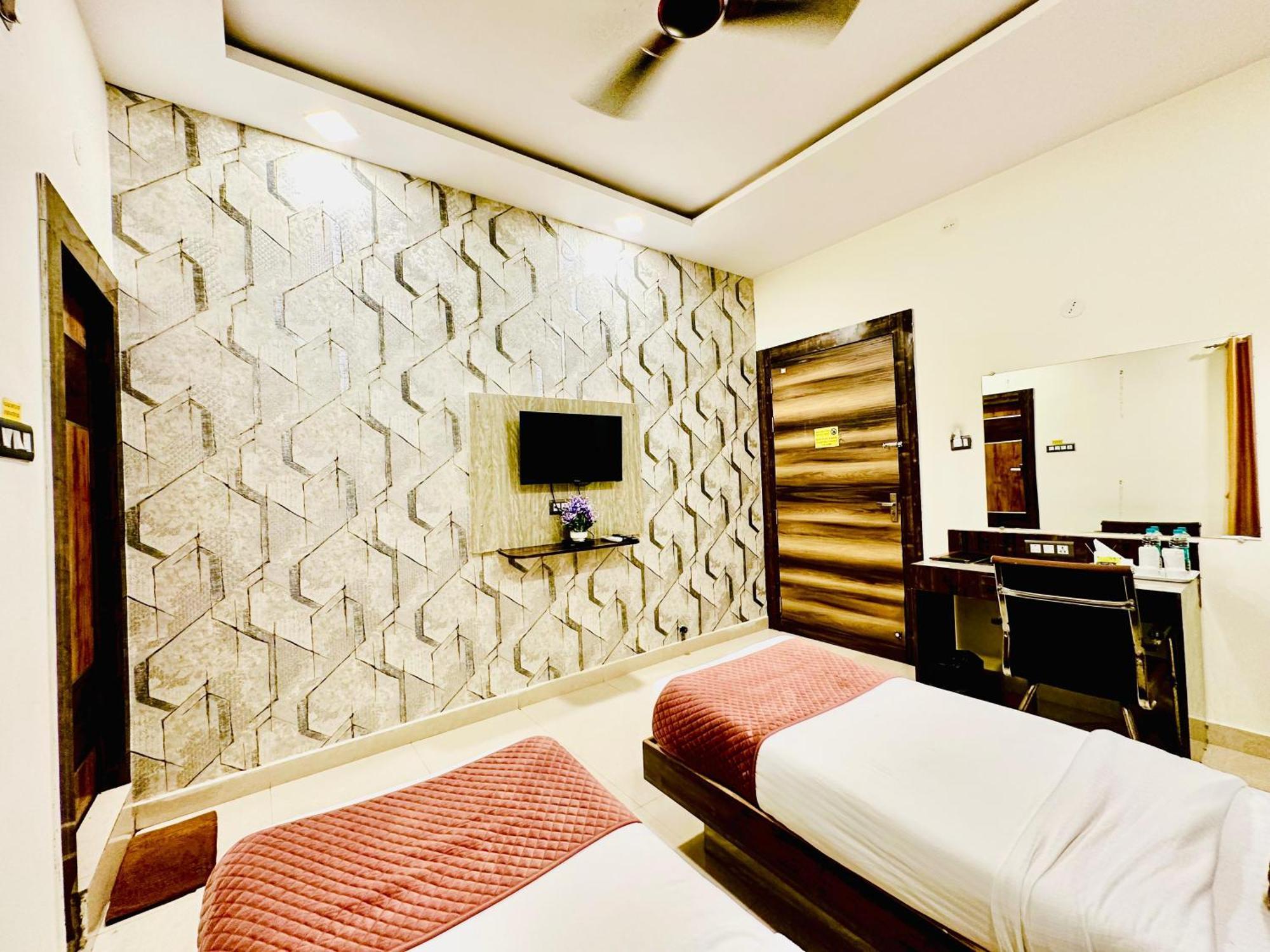 Hotel Sky International- Airport Zone Hyderabad Шамшабад Екстериор снимка