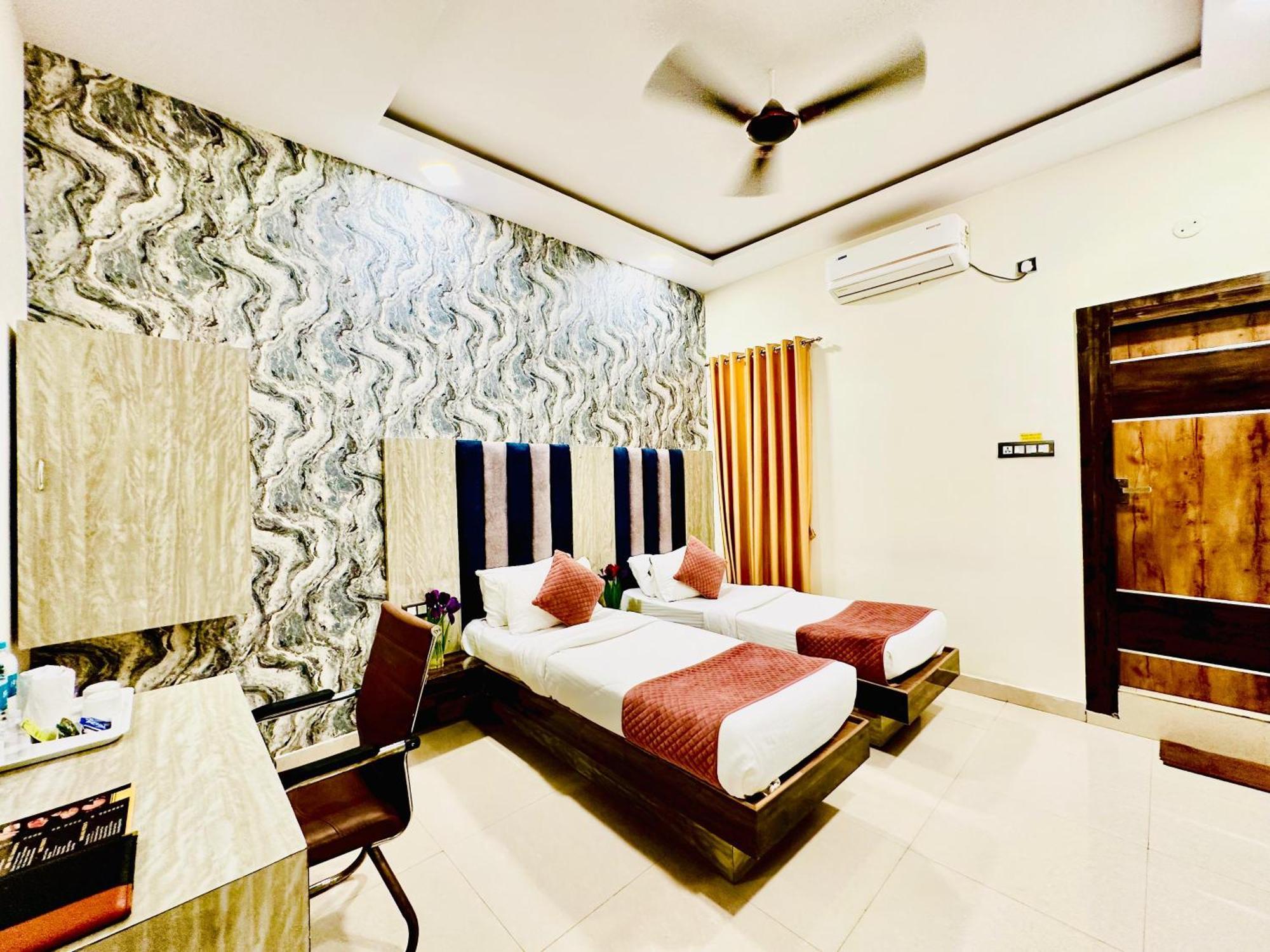 Hotel Sky International- Airport Zone Hyderabad Шамшабад Екстериор снимка