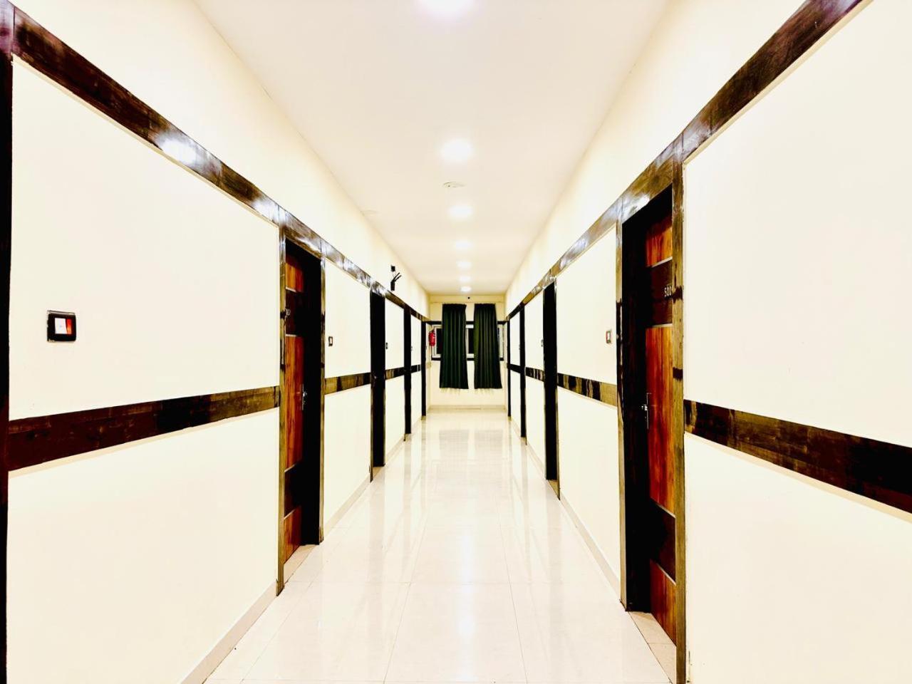 Hotel Sky International- Airport Zone Hyderabad Шамшабад Екстериор снимка