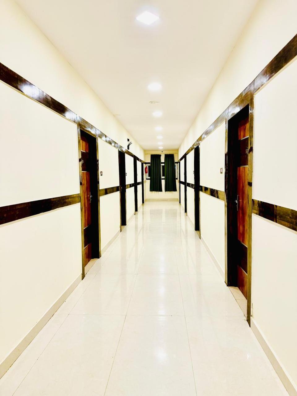 Hotel Sky International- Airport Zone Hyderabad Шамшабад Екстериор снимка