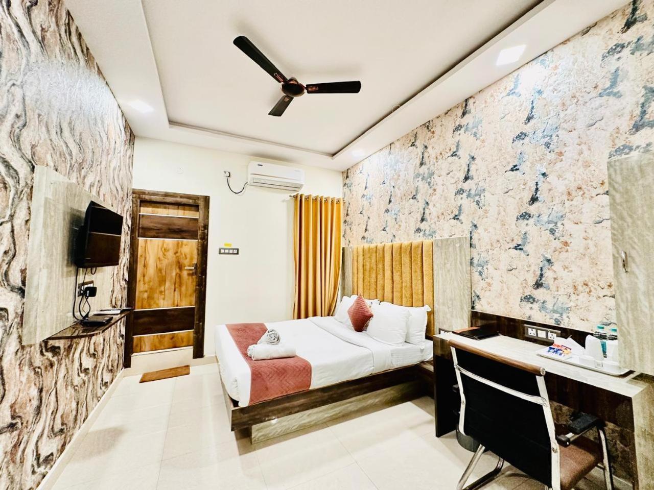 Hotel Sky International- Airport Zone Hyderabad Шамшабад Екстериор снимка