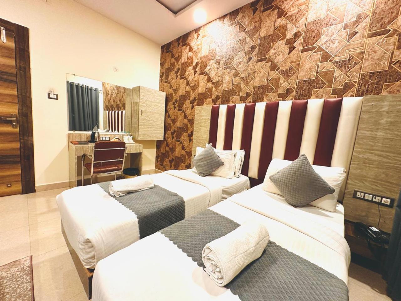 Hotel Sky International- Airport Zone Hyderabad Шамшабад Екстериор снимка