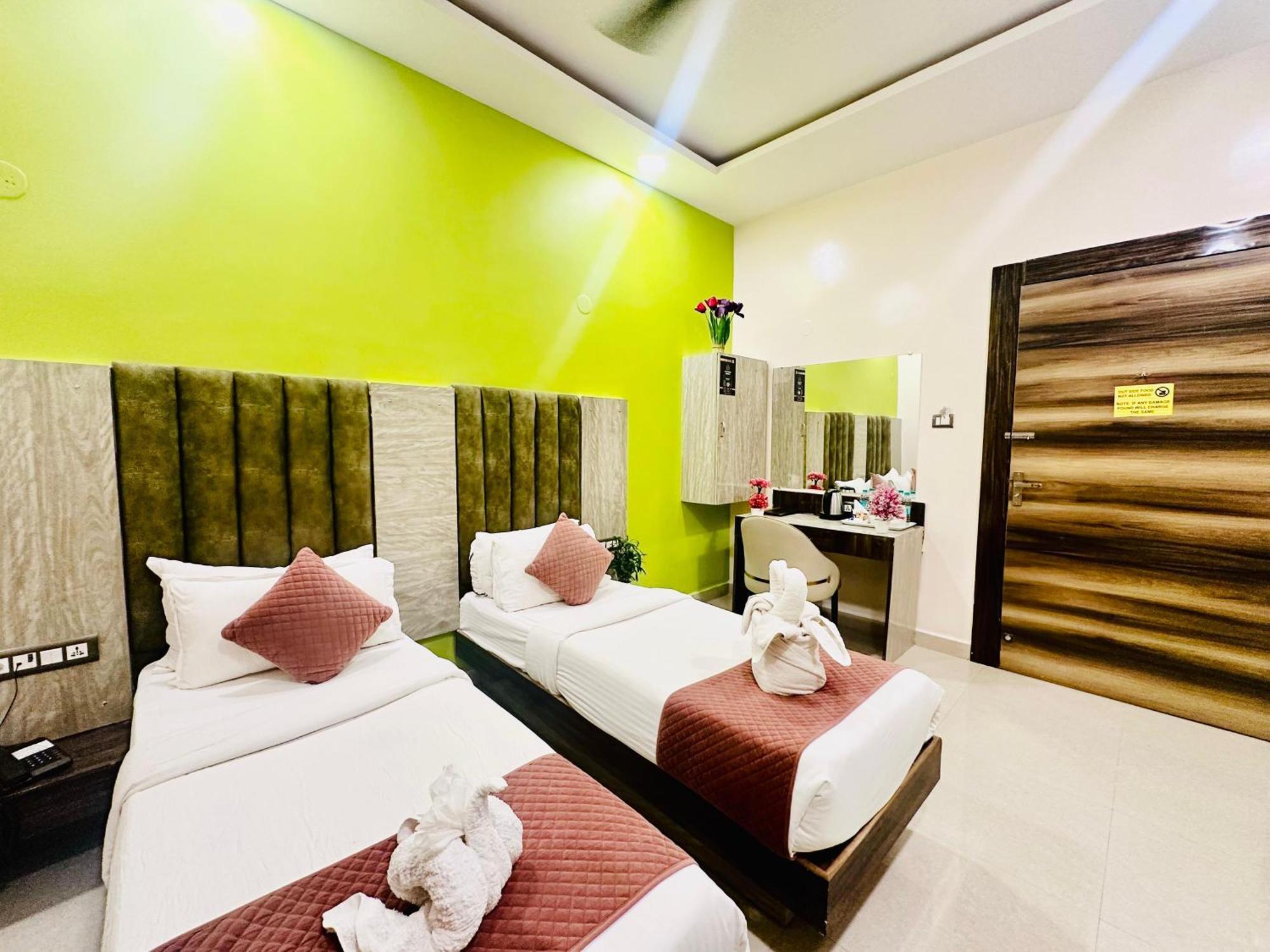 Hotel Sky International- Airport Zone Hyderabad Шамшабад Екстериор снимка